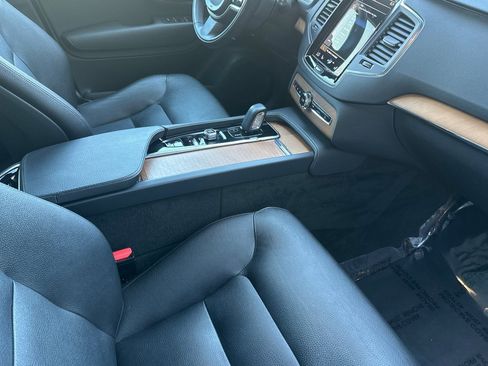 Used 2021 Volvo XC90 T8 Inscription Expression w/ Climate Package image 18