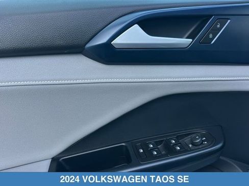 Used 2024 Volkswagen Taos SE w/ Panoramic Sunroof Package AWD/4WD image 12