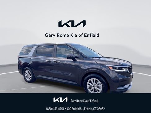 Used 2024 Kia Carnival LX image 1