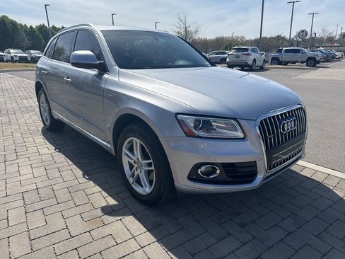 Used 2017 Audi Q5 2.0T Premium Plus w/ Technology Package image 2