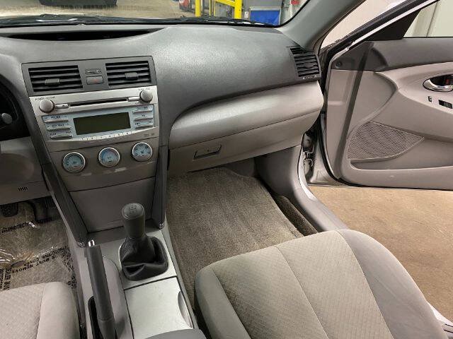 Used 2009 Toyota Camry FWD image 18
