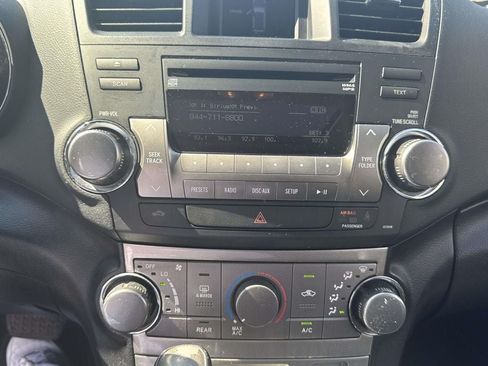 Used 2012 Toyota Highlander SE w/ Tow Pkg AWD/4WD image 23