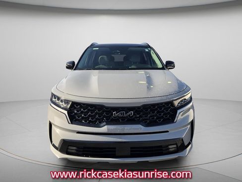 Used 2022 Kia Sorento EX w/ Panoramic Sunroof Package FWD image 3