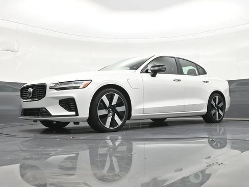 Certified 2024 Volvo S60 T8 Plus AWD/4WD image 25