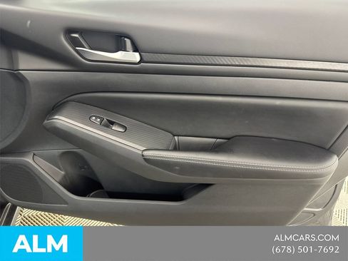 Used 2025 Nissan Altima 2.5 SV FWD image 18