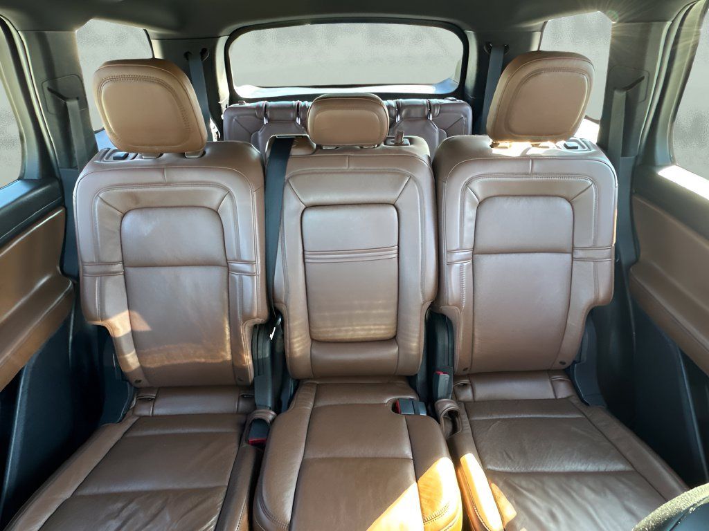 Used 2020 Lincoln Aviator Grand Touring w/ Elements Package Plus AWD/4WD image 11