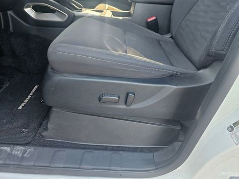 Used 2024 Nissan Frontier SV w/ SV Convenience Package image 17