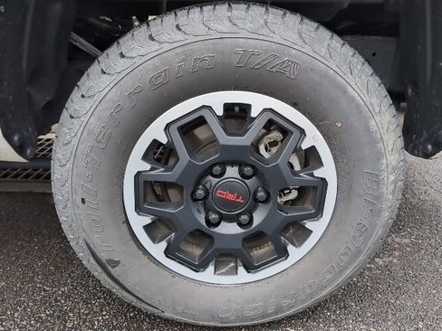 Used 2024 Toyota Tacoma TRD Off-Road w/ TRD Off Road Upgrade Package AWD/4WD image 11