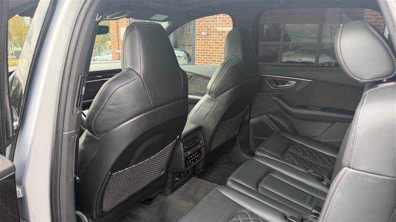 Used 2022 Audi SQ7 Premium Plus w/ SQ7 Executive Package AWD/4WD image 22
