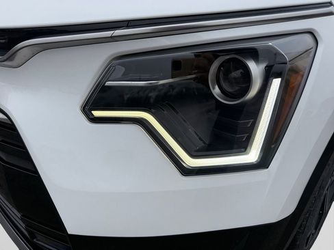 Certified 2025 Kia Niro EX Touring image 22