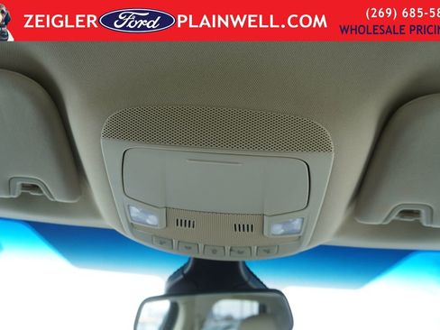 Used 2021 Ford Edge SE image 28