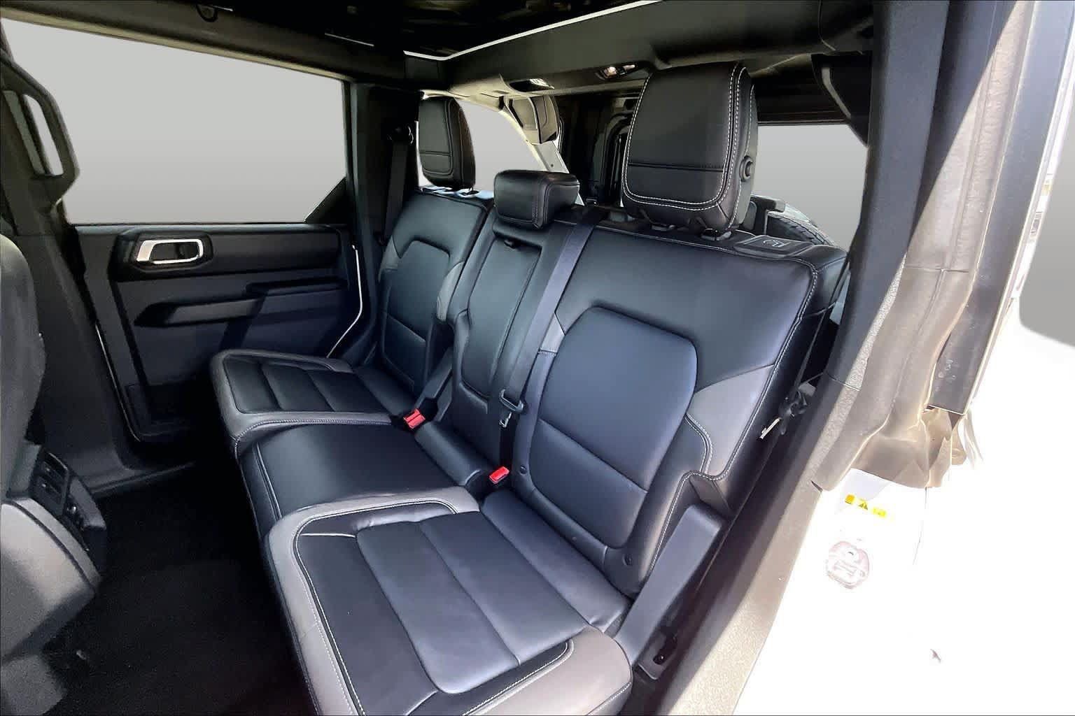Used 2025 Ford Bronco Outer Banks AWD/4WD image 18