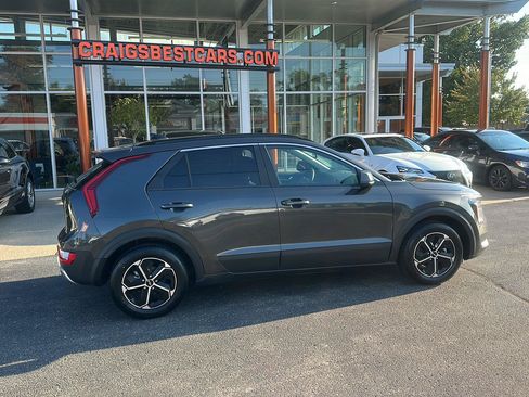 Used 2025 Kia Niro LX FWD image 2