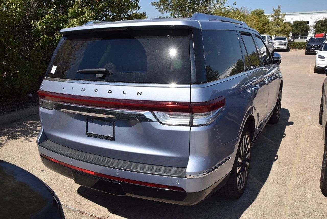Used 2024 Lincoln Navigator Black Label AWD/4WD image 7