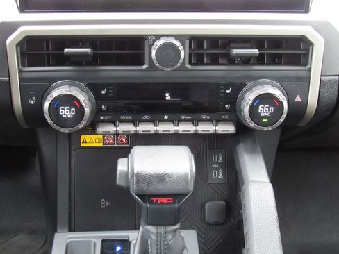 Used 2024 Toyota Tacoma TRD Off-Road w/ TRD Off Road Premium Package image 29