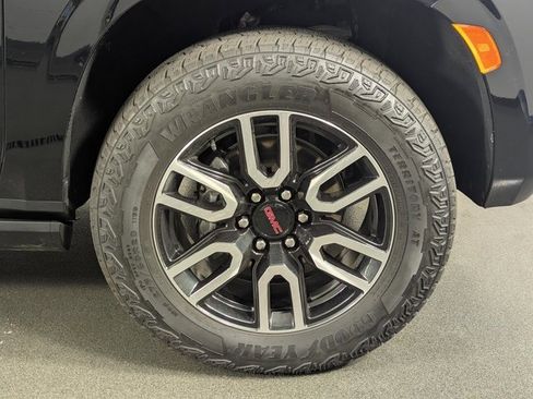 Used 2024 GMC Yukon AT4 image 10