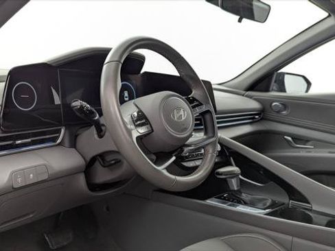 Used 2025 Hyundai Elantra SEL FWD image 23