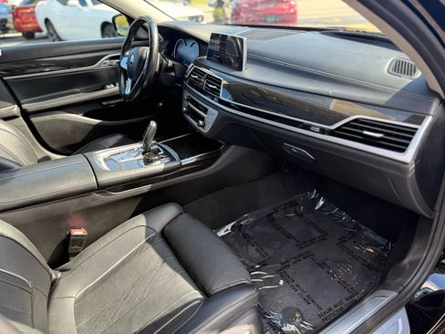 Used 2016 BMW 740i image 22