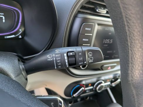Certified 2025 Kia Soul LX w/ LX Technology Package FWD image 31