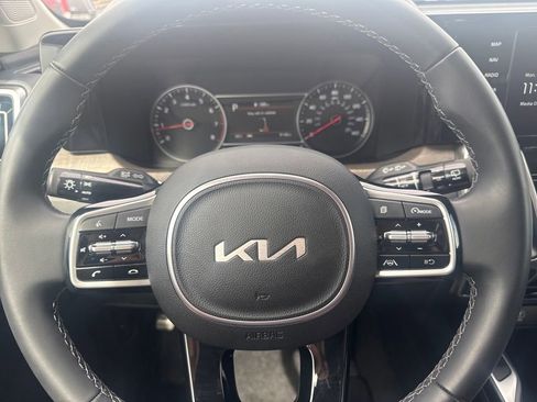 Used 2023 Kia Sorento S image 14