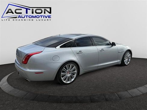 Used 2015 Jaguar XJ image 8