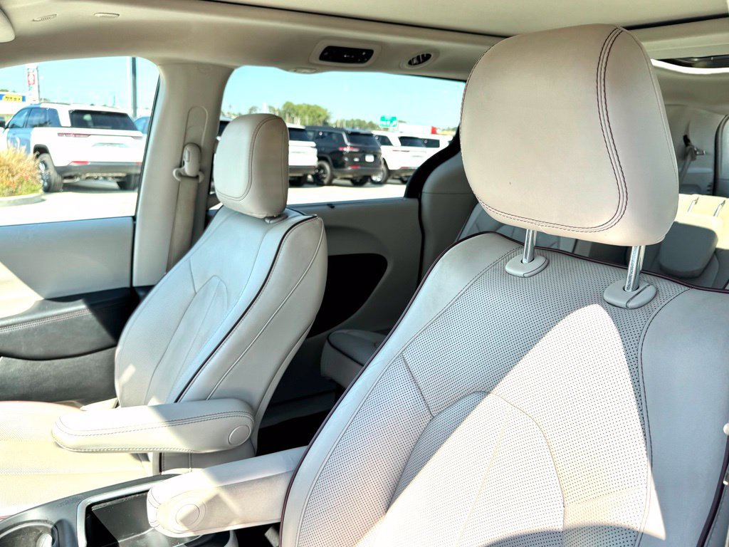 Used 2020 Chrysler Pacifica Limited FWD image 13