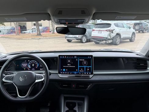 Used 2026 Volkswagen Tiguan SE AWD/4WD image 33