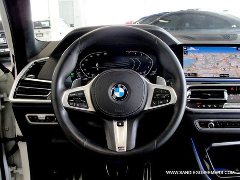 Used 2022 BMW X7 xDrive40i w/ M Sport Package AWD/4WD image 27