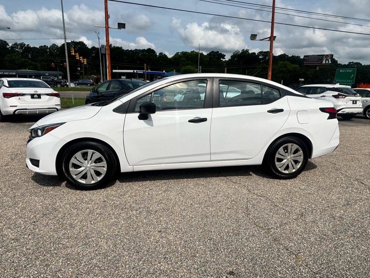 Used 2024 Nissan Versa S FWD image 11