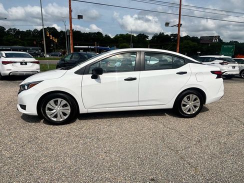 Used 2024 Nissan Versa S FWD image 11