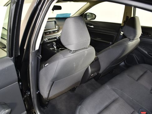 Used 2024 Nissan Altima 2.5 SV FWD image 46