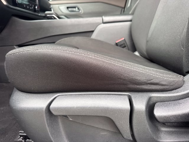 Used 2023 Nissan Rogue S FWD image 19