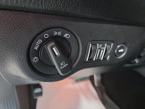 Used 2019 Dodge Challenger R/T RWD image 26