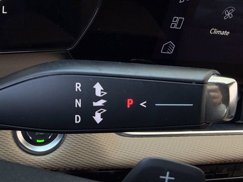 Used 2025 Chevrolet Equinox ACTIV w/ Safety and Technology Package FWD image 19