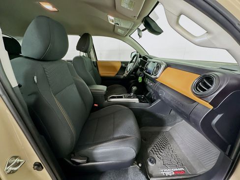 Used 2020 Toyota Tacoma SR5 image 28