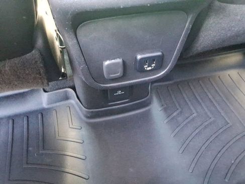 Used 2018 Chevrolet Equinox Premier image 20