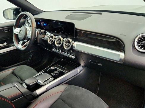 Used 2022 Mercedes-Benz GLB 250 image 25