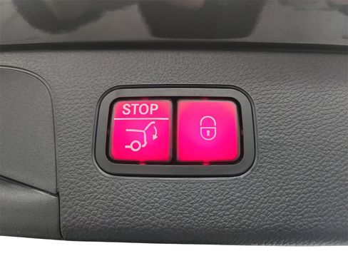 Used 2021 Mercedes-Benz GLC 300 4MATIC image 29