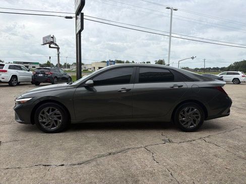 Used 2024 Hyundai Elantra SEL FWD image 10
