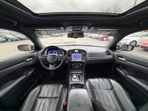 Used 2016 Chrysler 300 S image 19