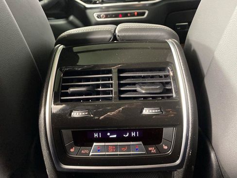 Used 2025 BMW X7 M60i w/ Climate Comfort Package AWD/4WD image 26