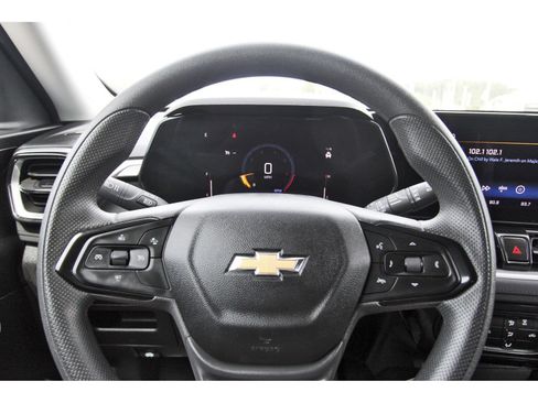 Used 2025 Chevrolet TrailBlazer LT FWD image 16