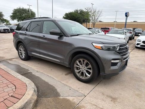 Used 2021 Ford Explorer XLT w/ Equipment Group 202A RWD image 3