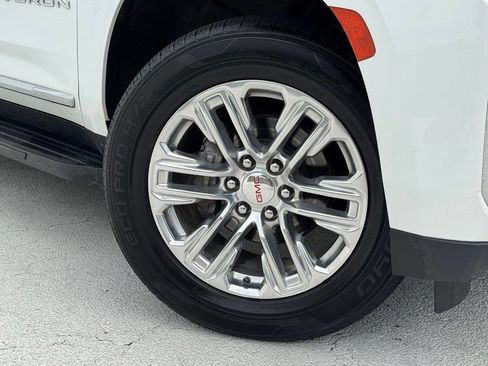 Used 2024 GMC Yukon XL SLT AWD/4WD image 5