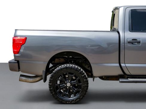 Used 2018 Nissan Titan SL w/ Midnight Edition AWD/4WD image 5