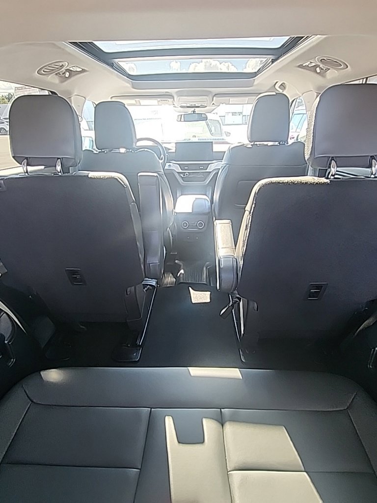 Used 2025 Ford Explorer Active w/ Active Comfort Package AWD/4WD image 9