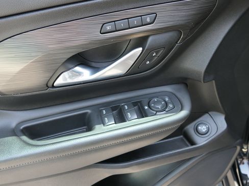 Used 2022 GMC Terrain SLT w/ Tech Package FWD image 14