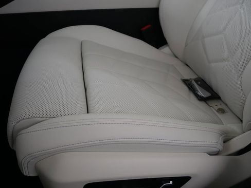 Used 2025 BMW 530i image 11