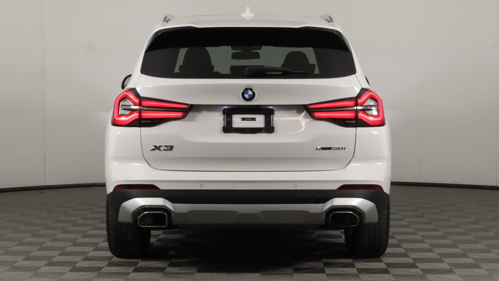 Used 2024 BMW X3 xDrive30i w/ Premium Package AWD/4WD image 5