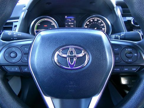 Used 2018 Toyota Camry LE image 15